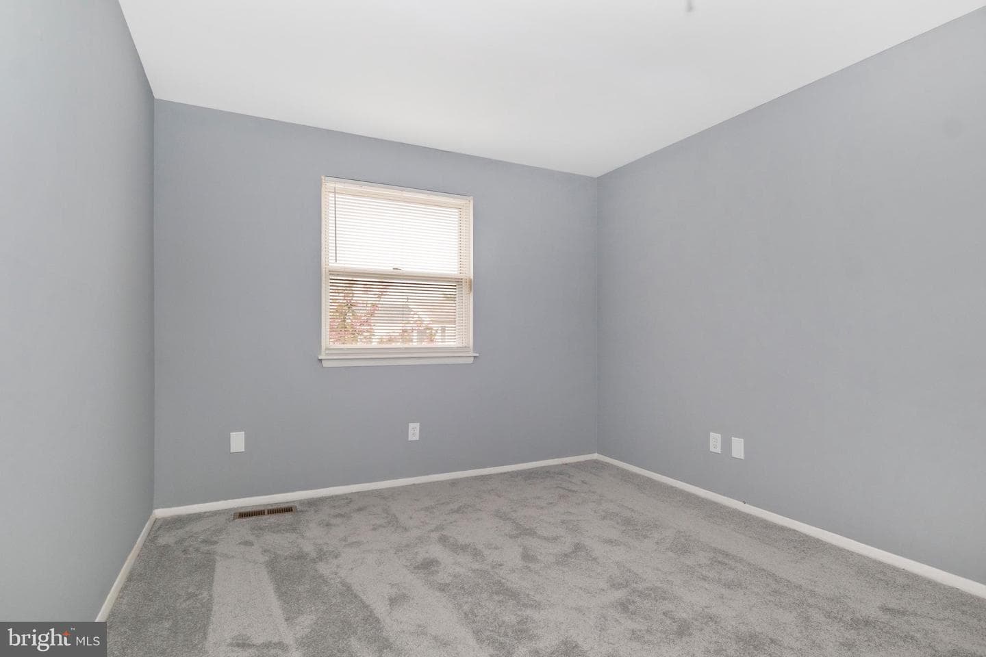 457 Kenilworth Court photo 26