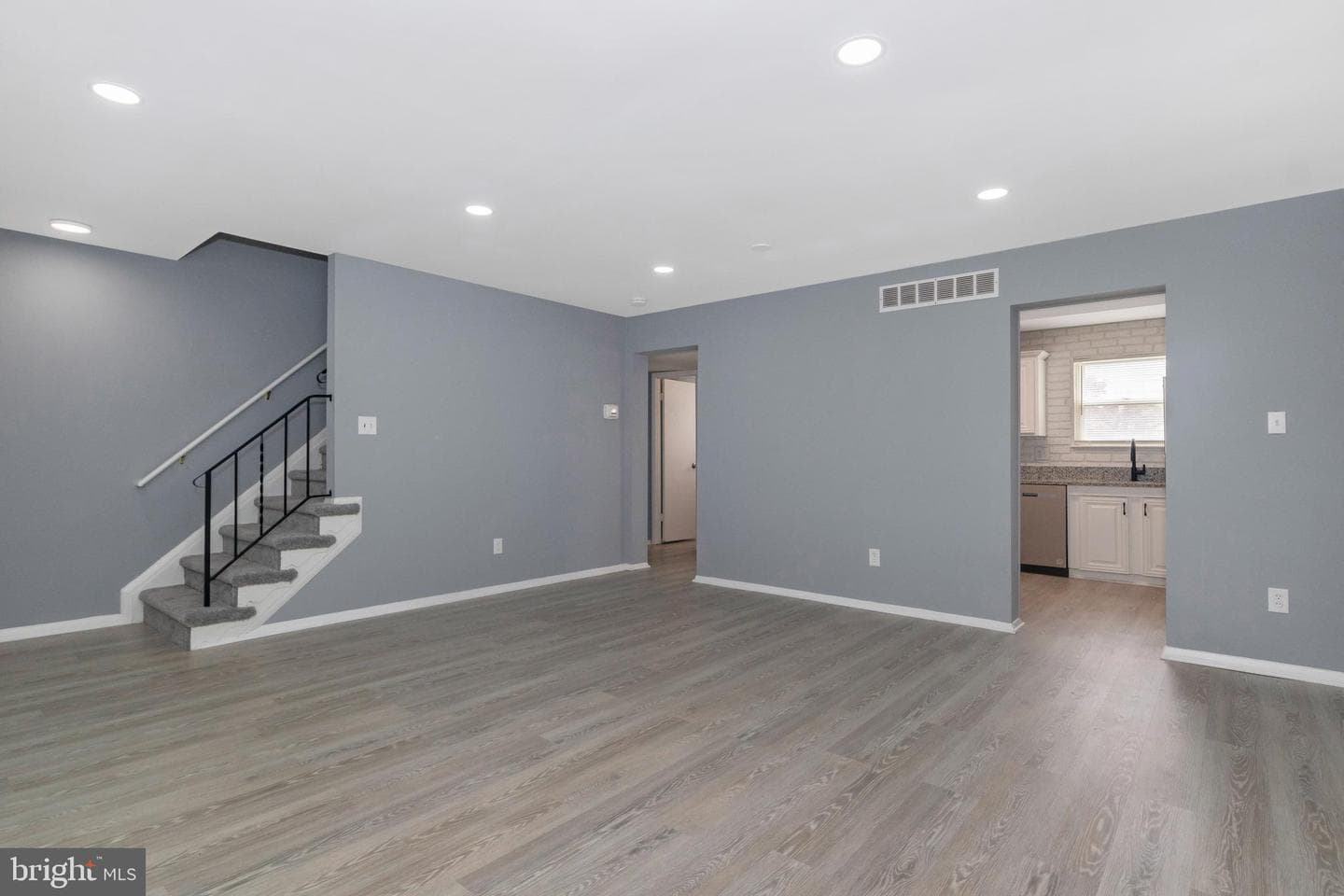 457 Kenilworth Court photo 9