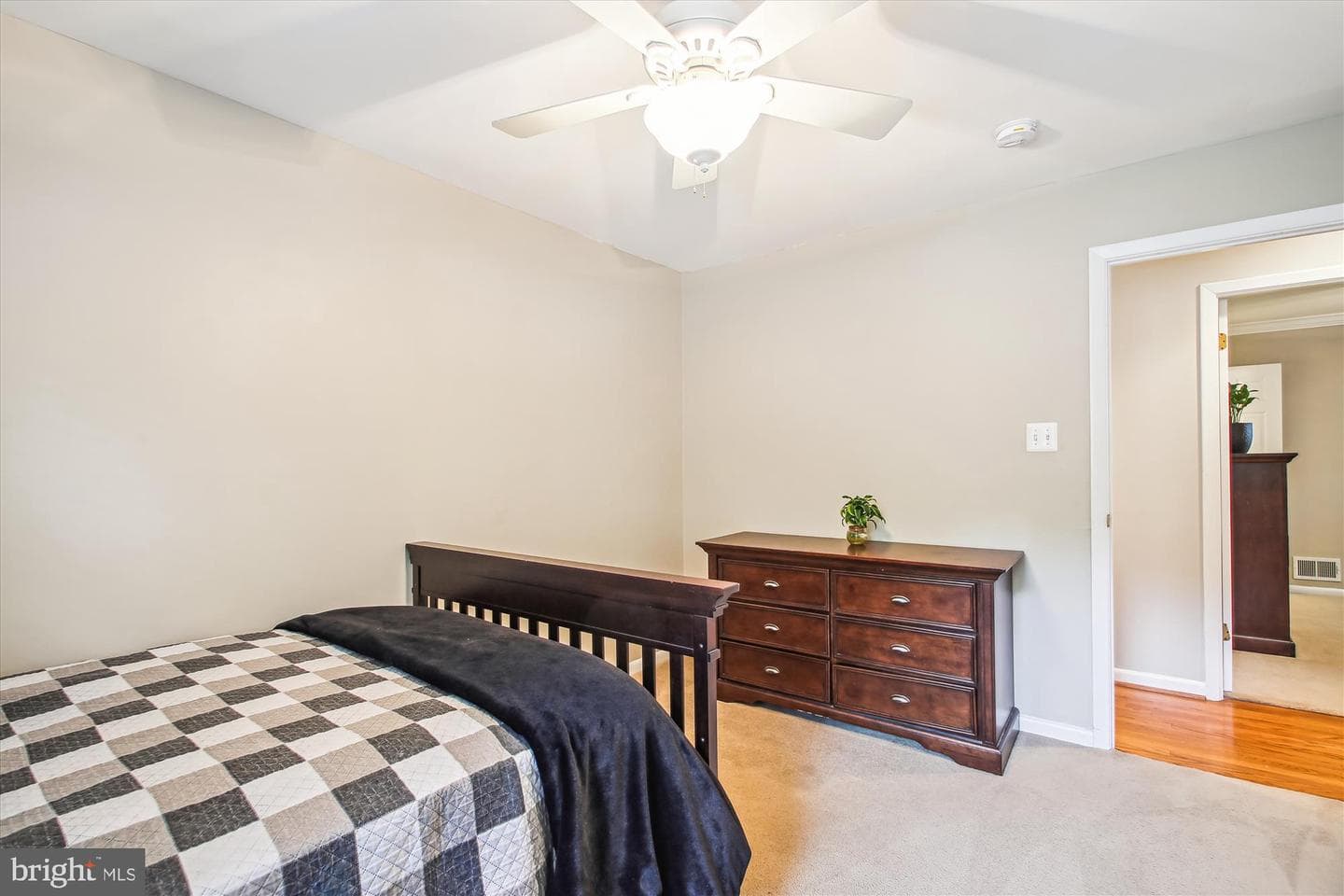 992 Seville Court photo 20