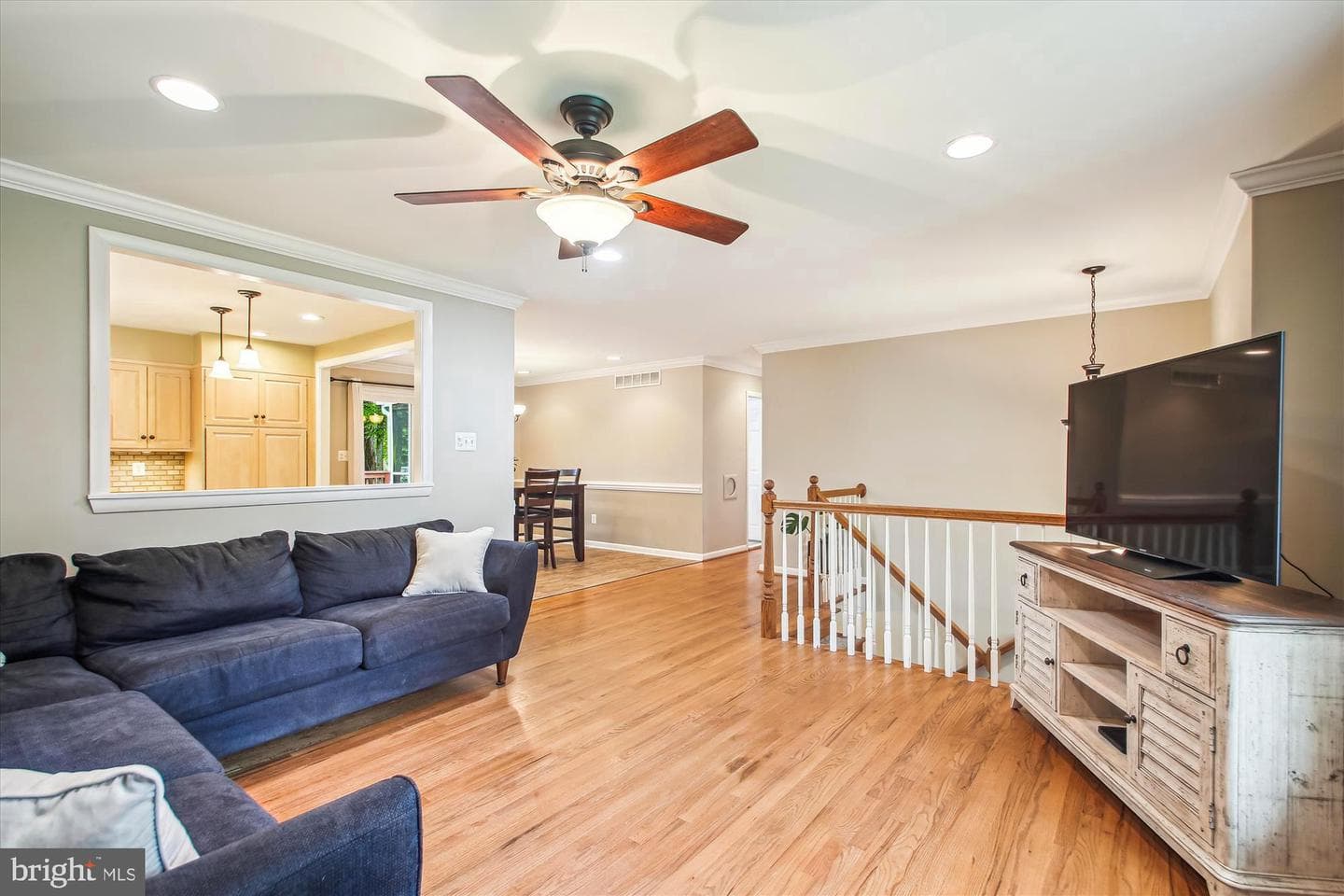 992 Seville Court photo 3