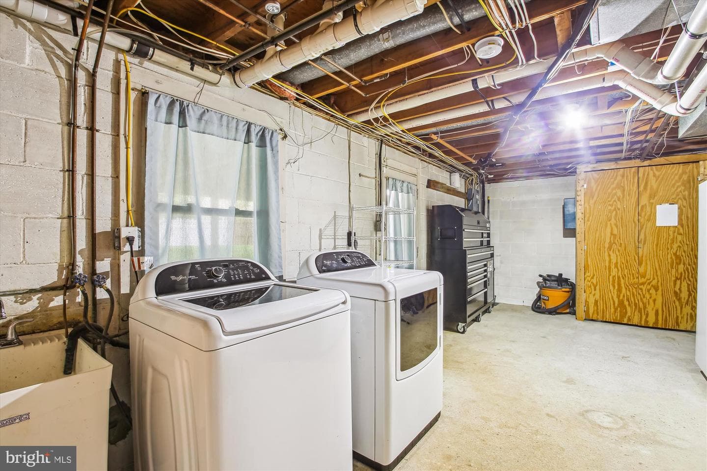 992 Seville Court photo 32