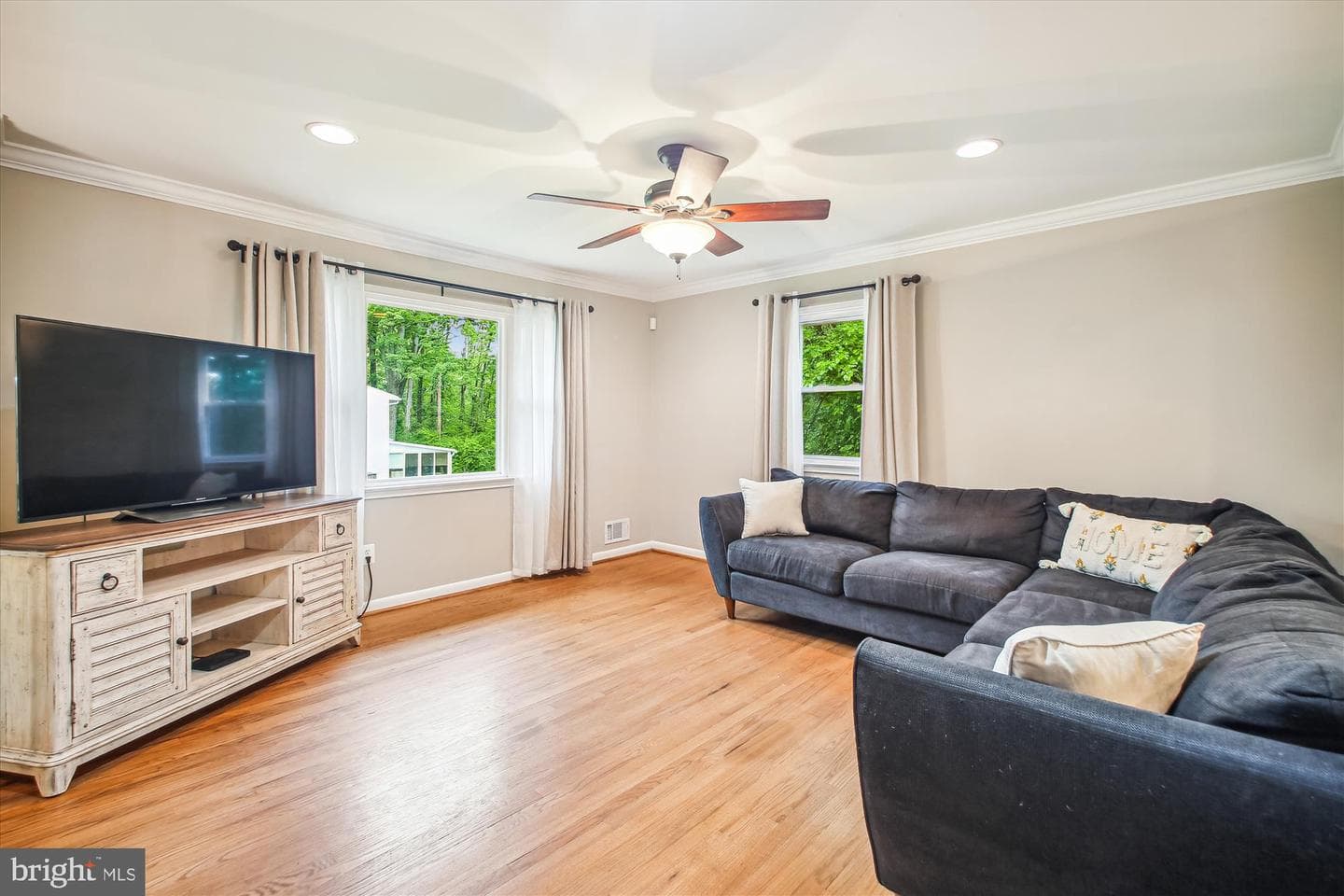 992 Seville Court photo 4