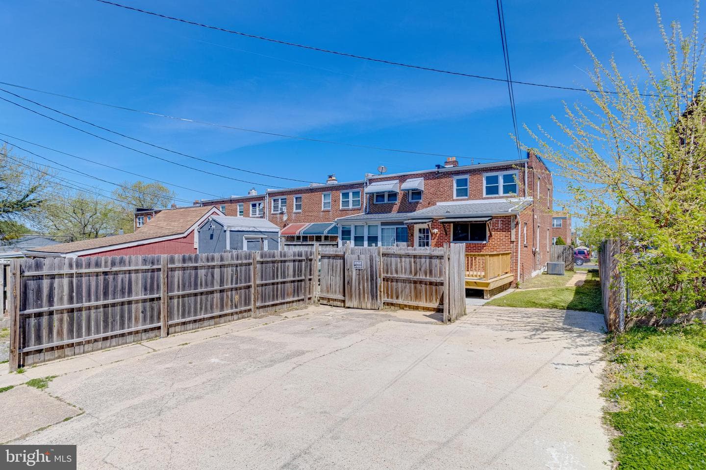 319 Arden Road W photo 3