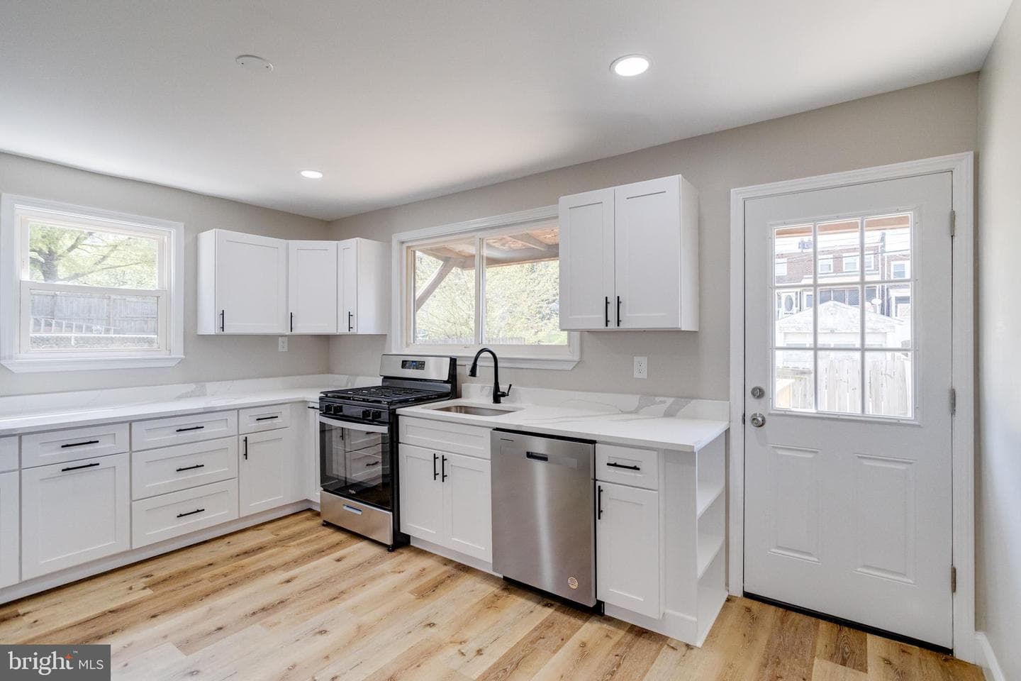 319 Arden Road W photo 4