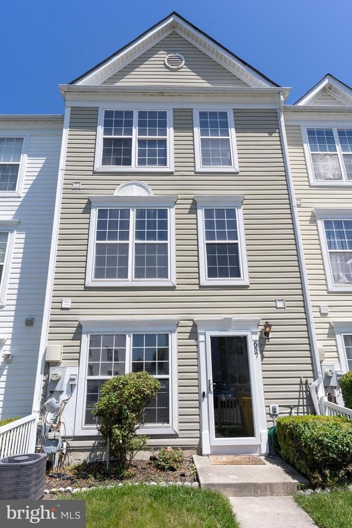 657 Sprite Way photo 1