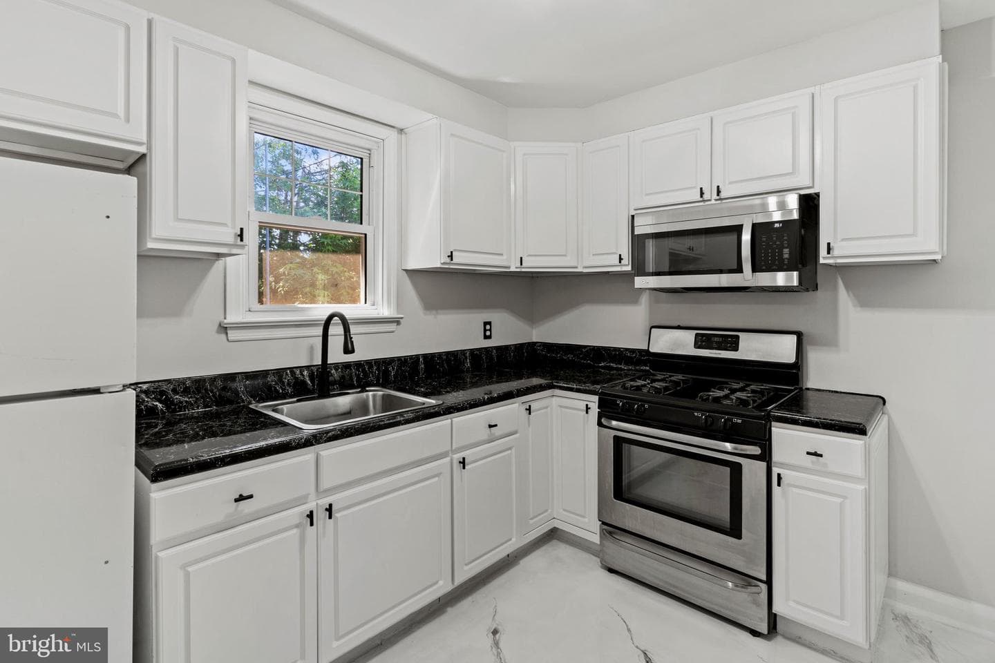 107 Phelps Avenue photo 9