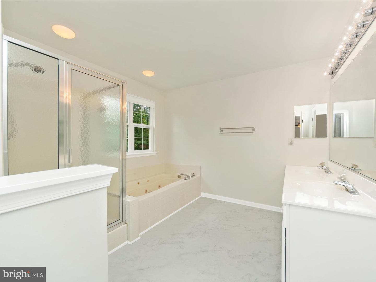 105 Hillsmere Court photo 28