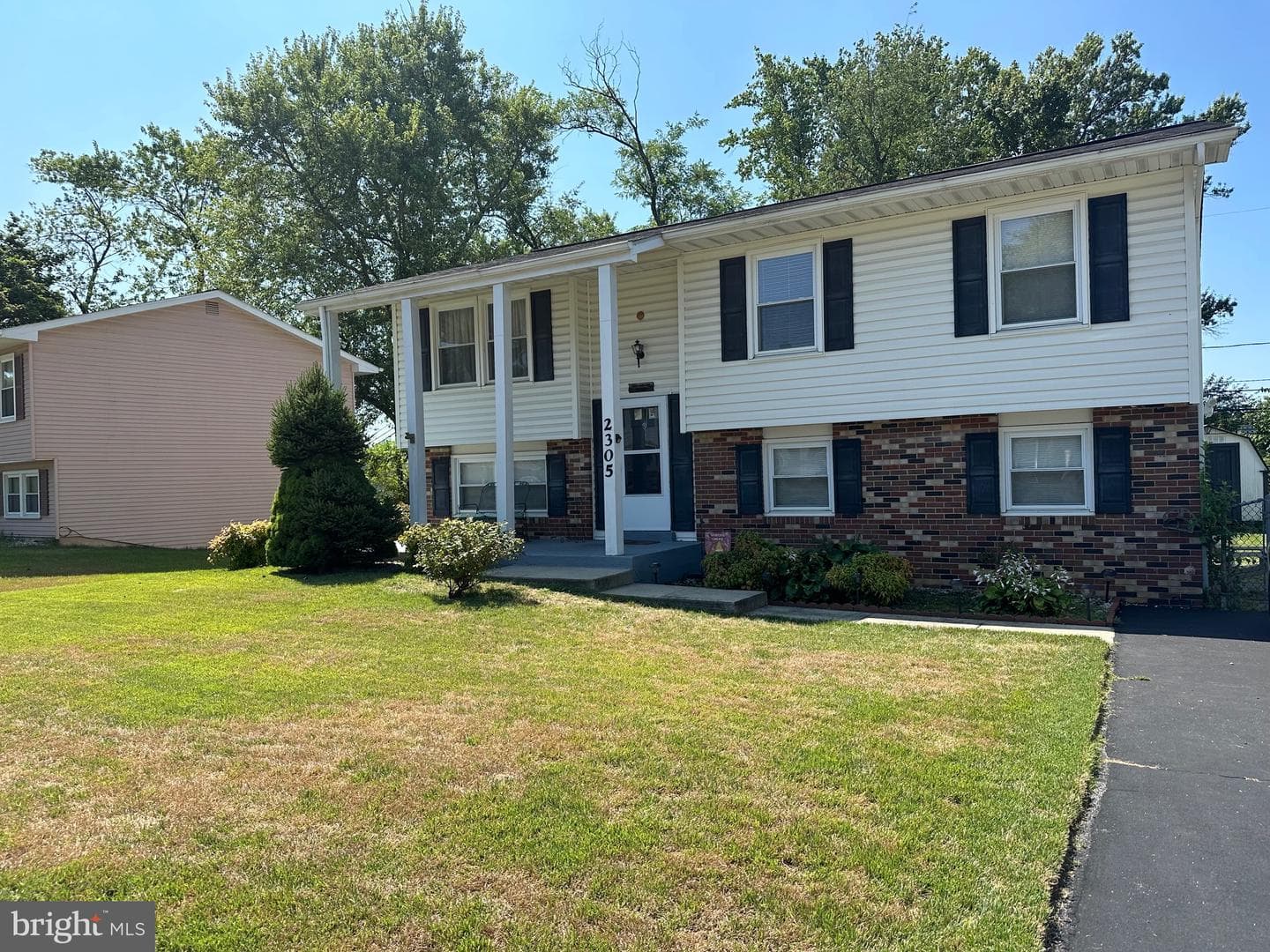 2305 Four Seasons Drive photo 2
