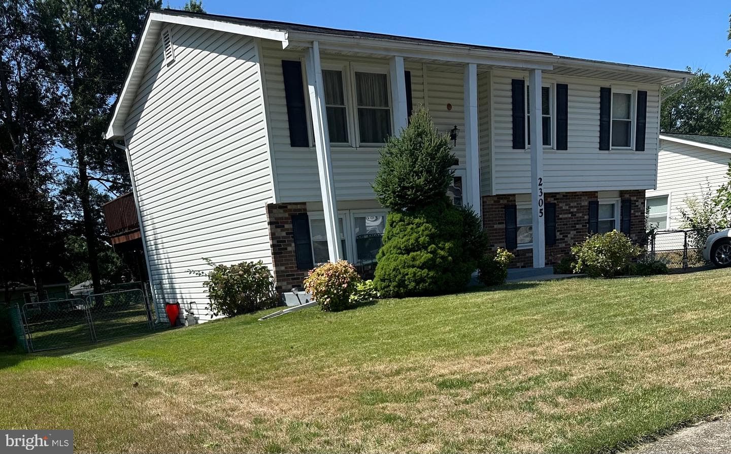 2305 Four Seasons Drive photo 3