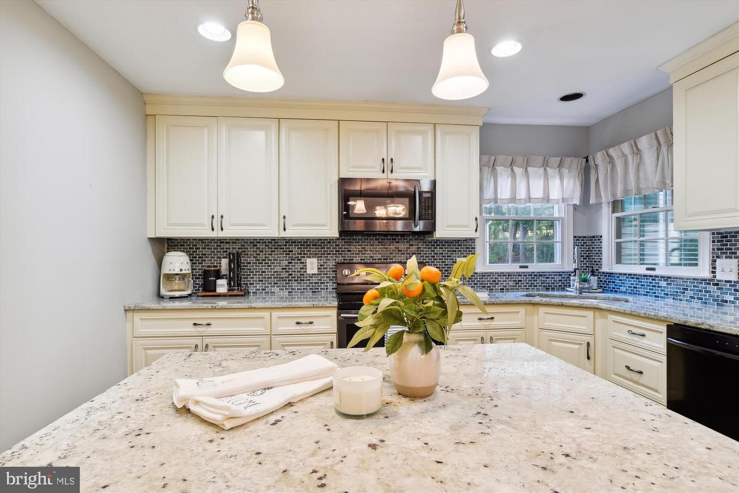 8117 Equestrian Drive photo 18