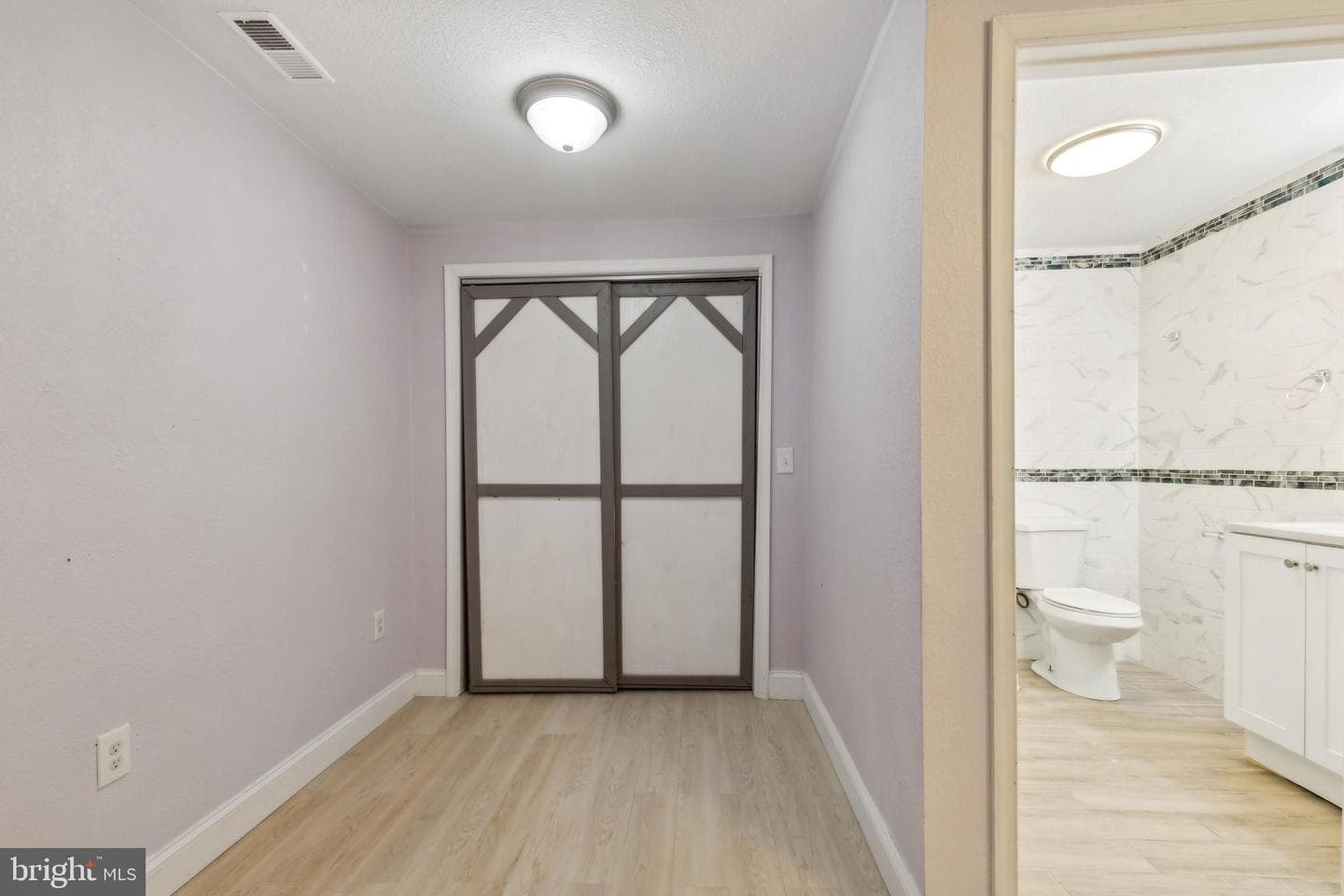 907 Boundary Avenue photo 33