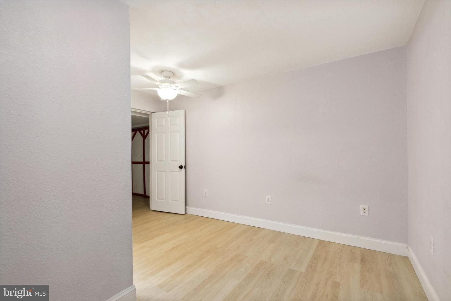 907 Boundary Avenue photo 35