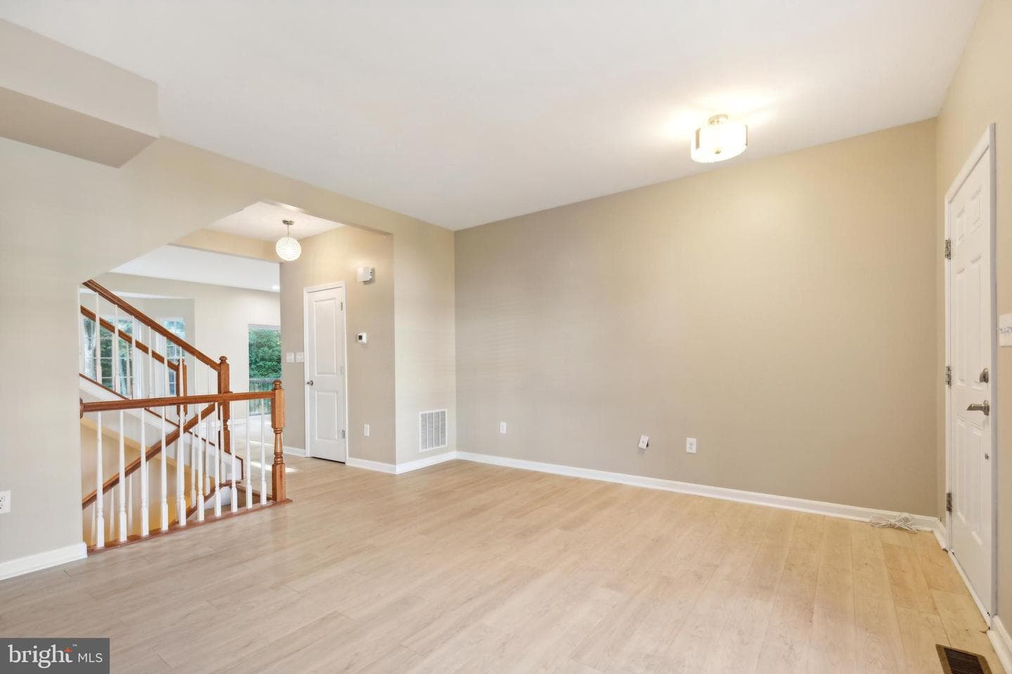 907 Boundary Avenue photo 4