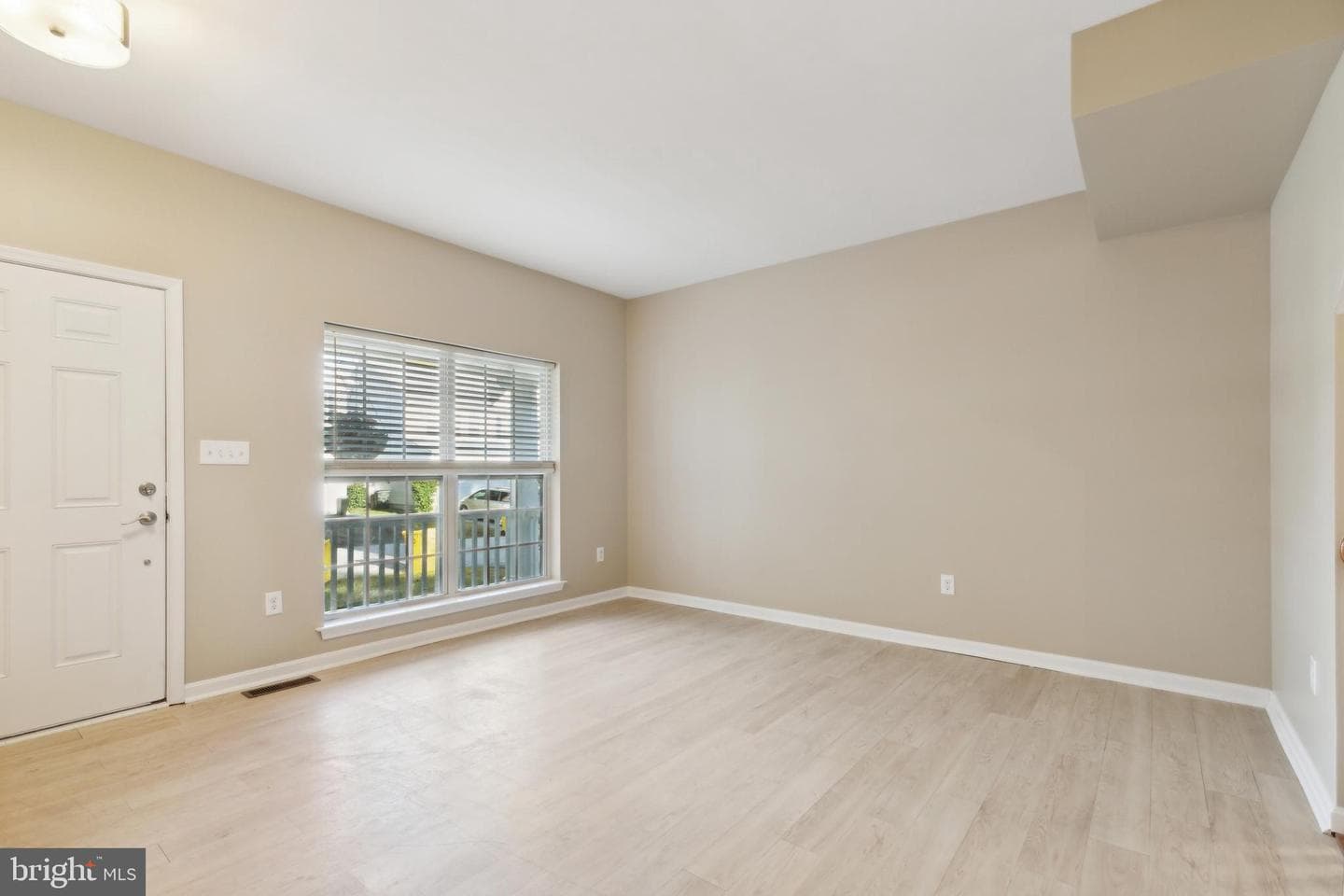 907 Boundary Avenue photo 6