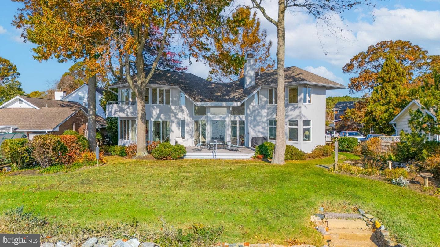 975 Bay Drive photo 2