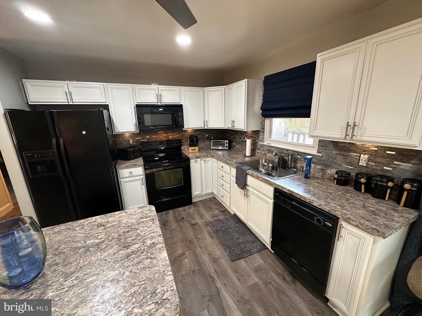 1121 Holmespun Drive photo 4