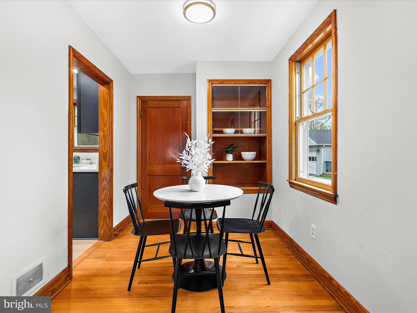 100 Sycamore Road photo 9
