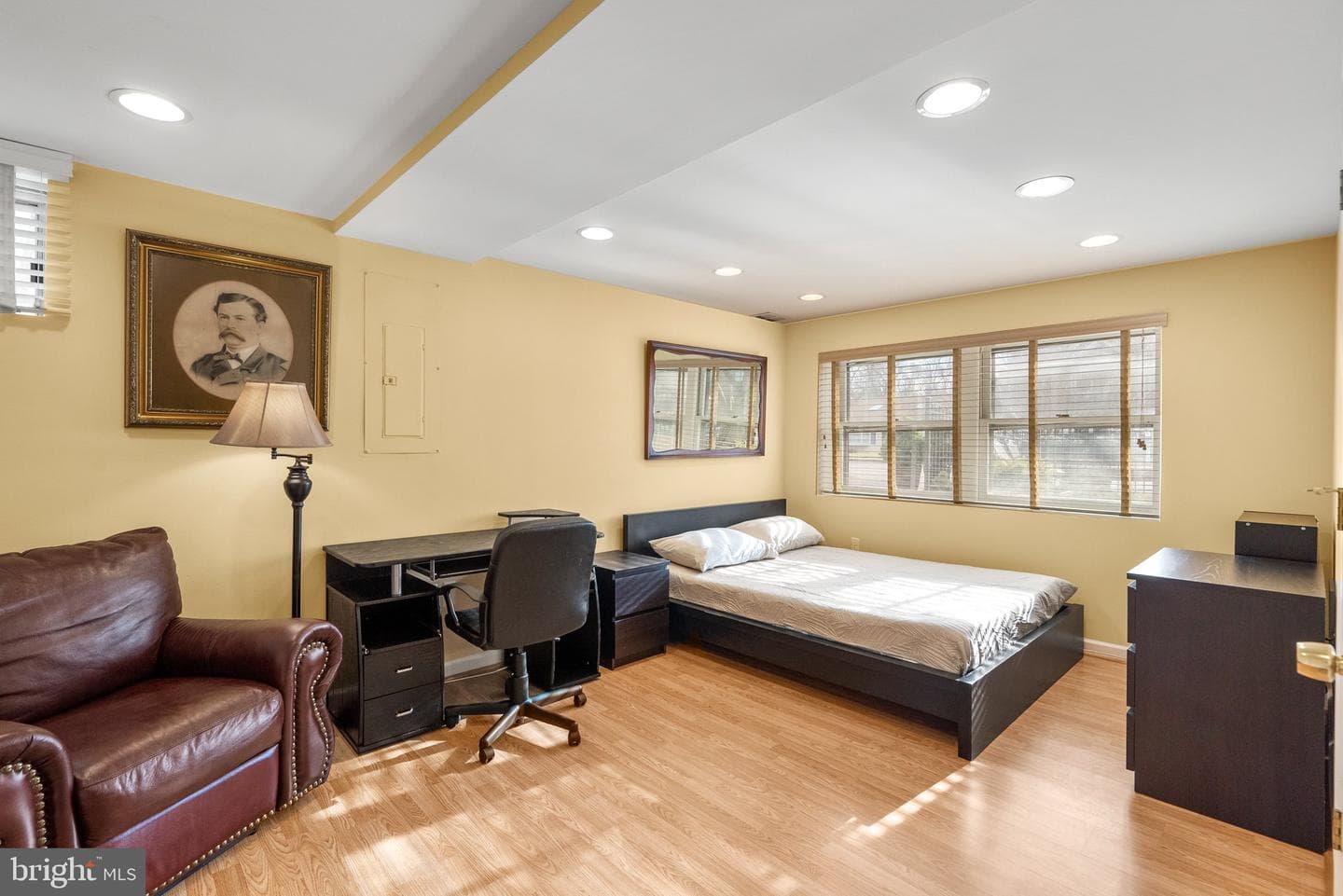 1022 Tyler Avenue photo 3