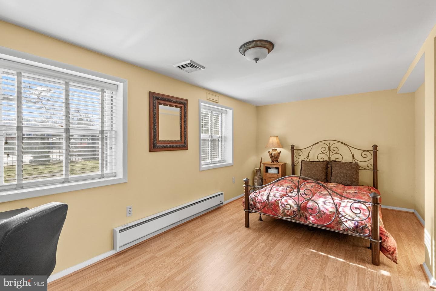1022 Tyler Avenue photo 5