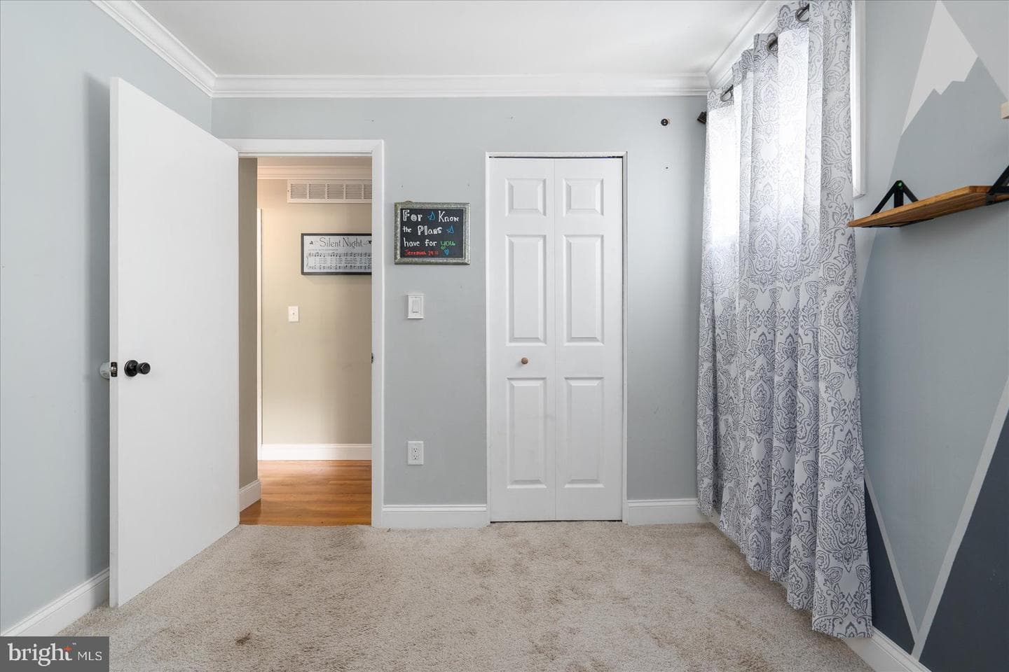 450 Phirne Court E photo 18