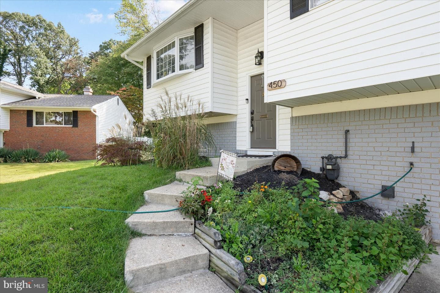 450 Phirne Court E photo 2