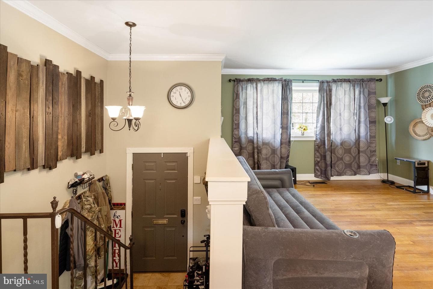 450 Phirne Court E photo 6