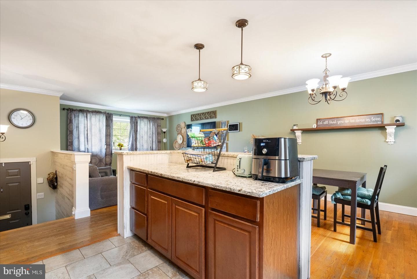 450 Phirne Court E photo 9