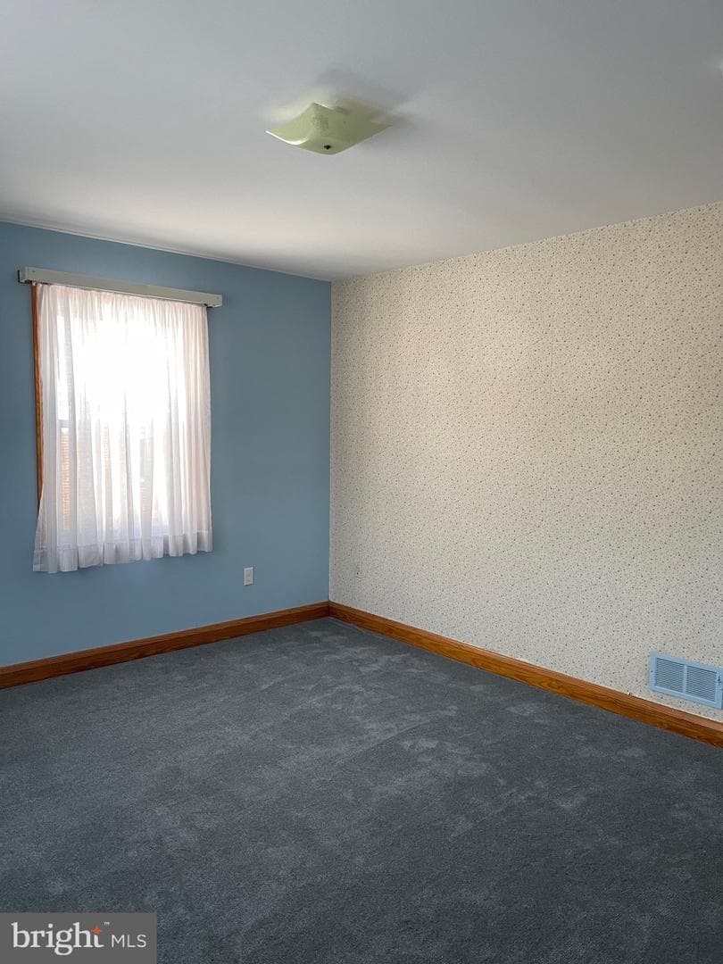 200 Phelps Avenue photo 11