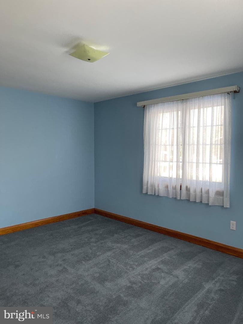 200 Phelps Avenue photo 12