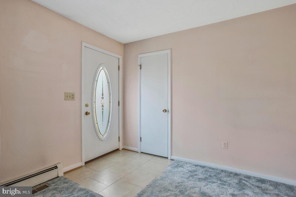 3660 N Carolina Avenue photo 2