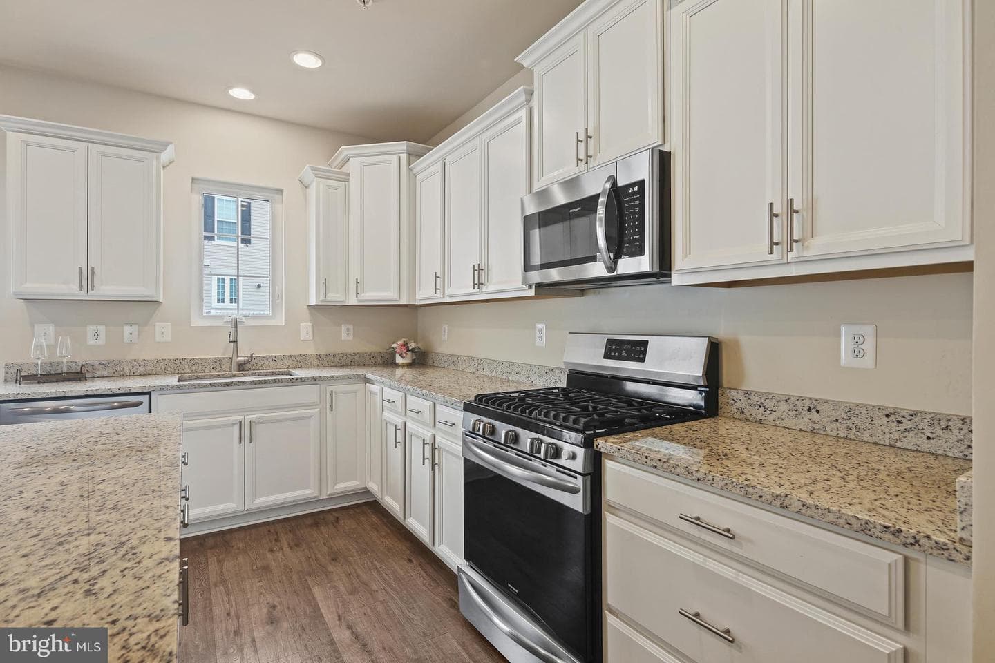 8337 Daydream Crescent photo 15