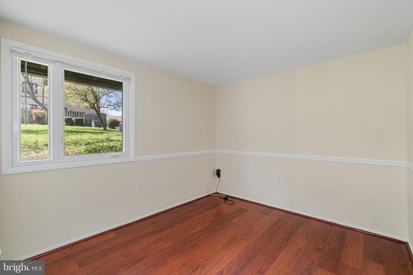 558 West Court photo 17