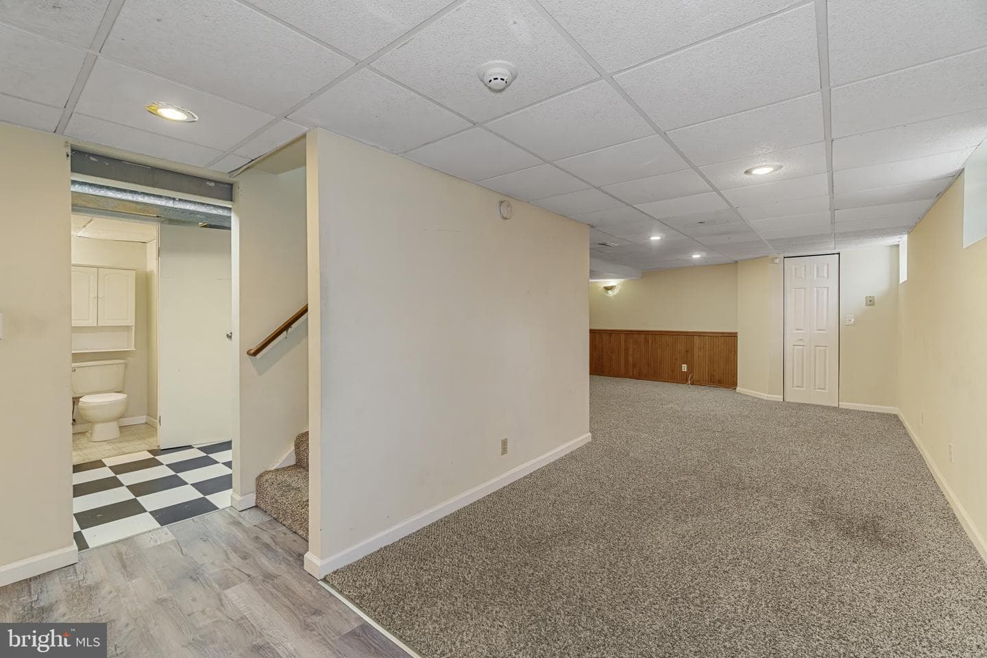 558 West Court photo 21