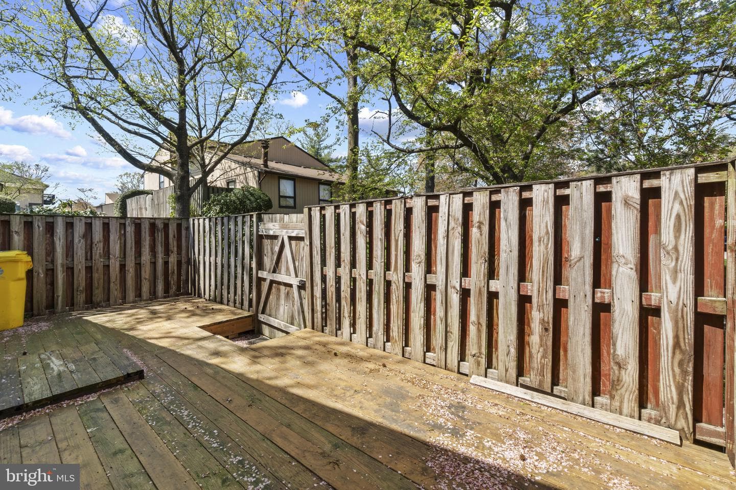 558 West Court photo 24