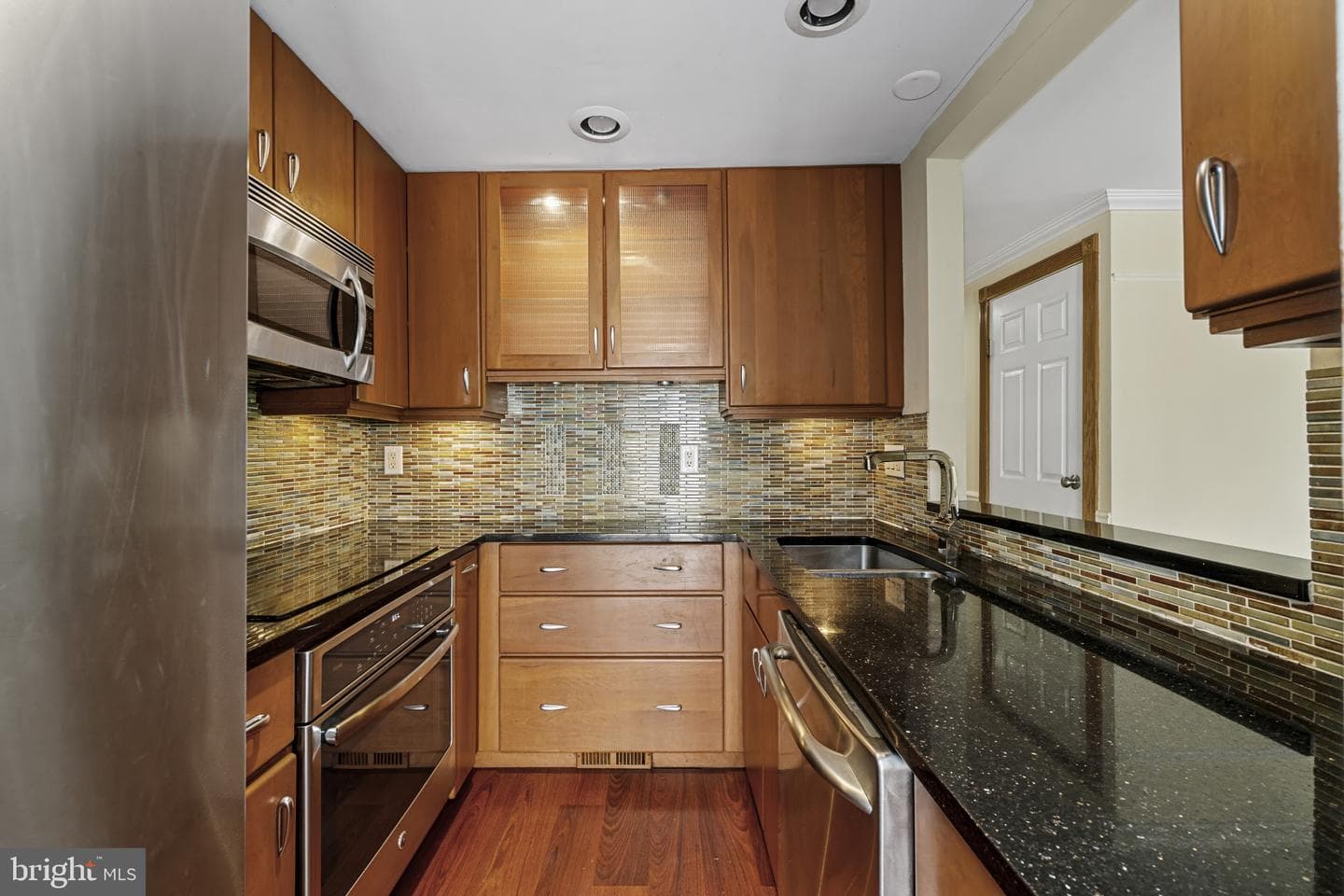 558 West Court photo 8