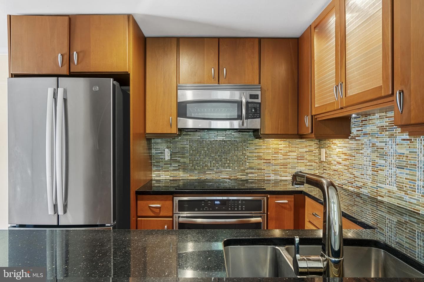 558 West Court photo 9
