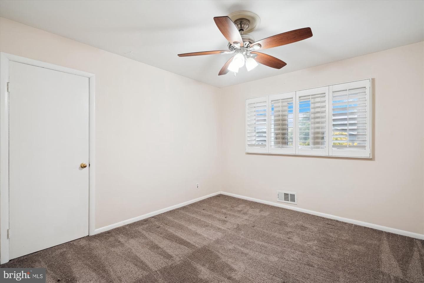 1854 Lindamoor Drive photo 31
