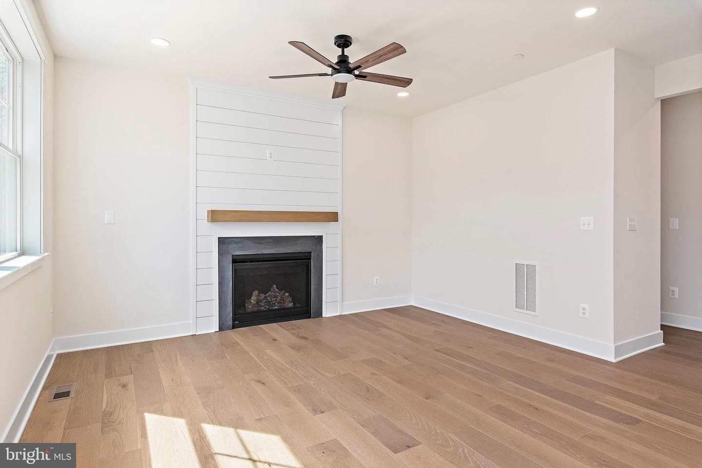 405 Alameda Parkway photo 6