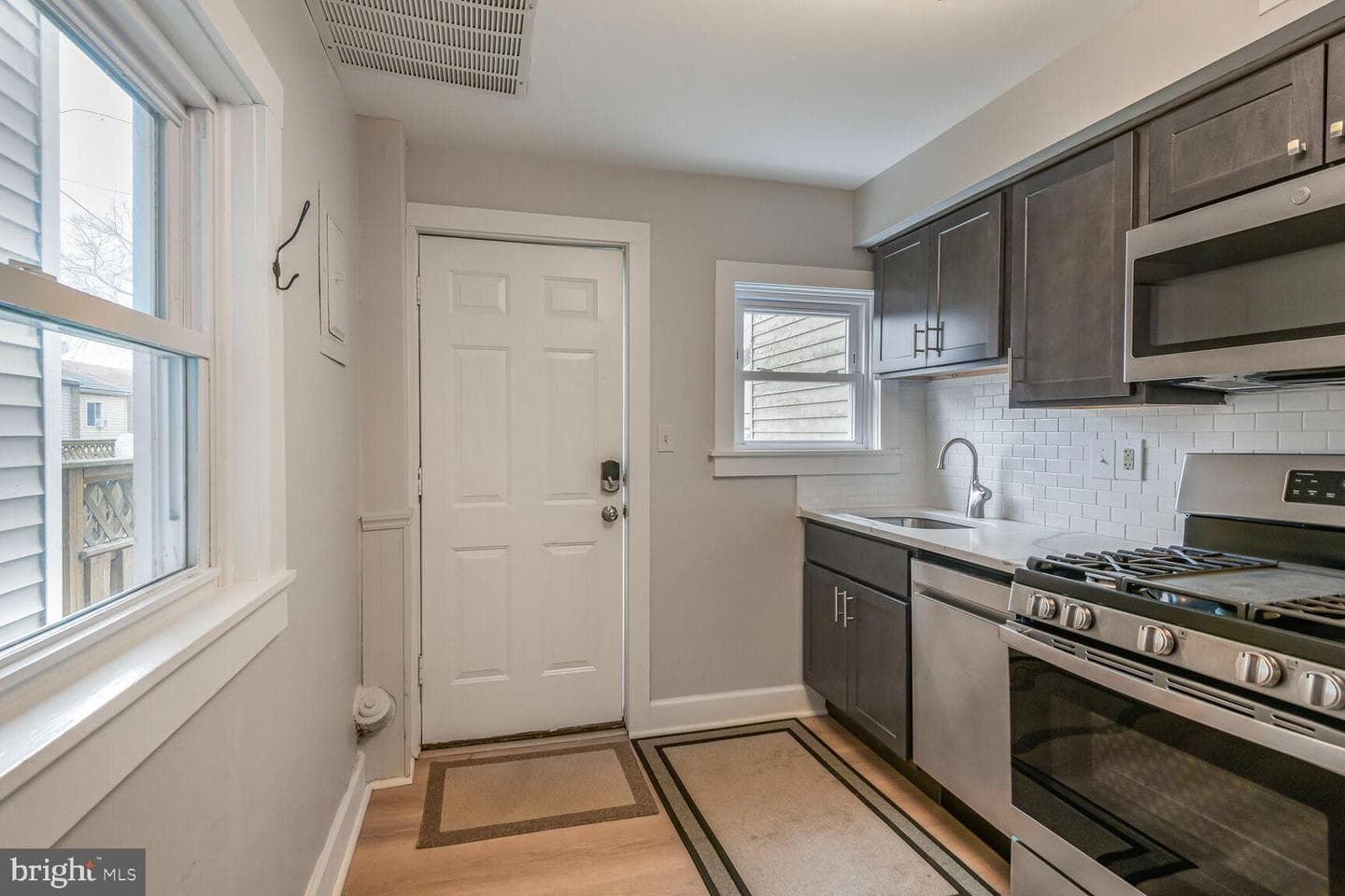 38 Pleasant Street photo 5
