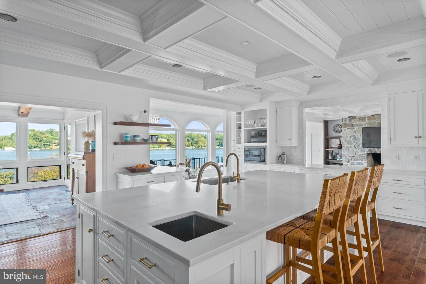 803 Coachway photo 25