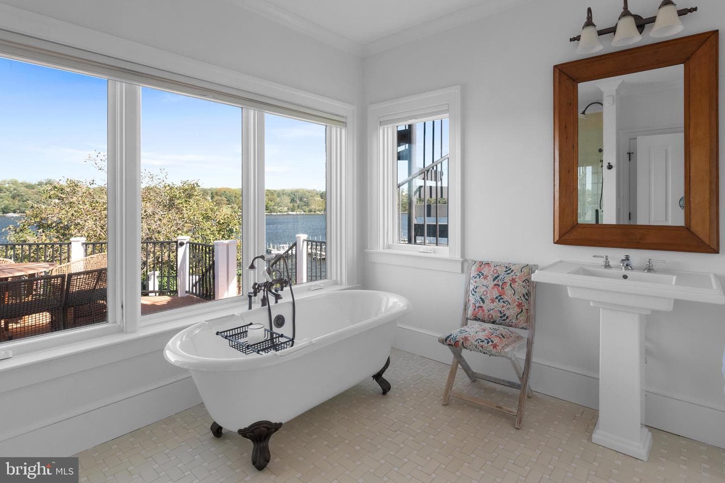 803 Coachway photo 43