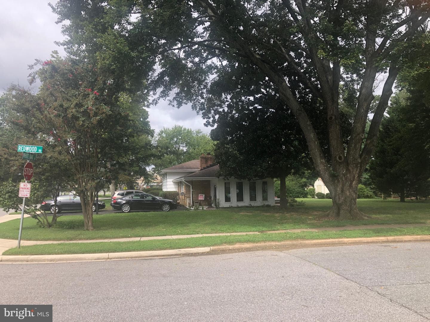 516 White Oak Drive photo 2