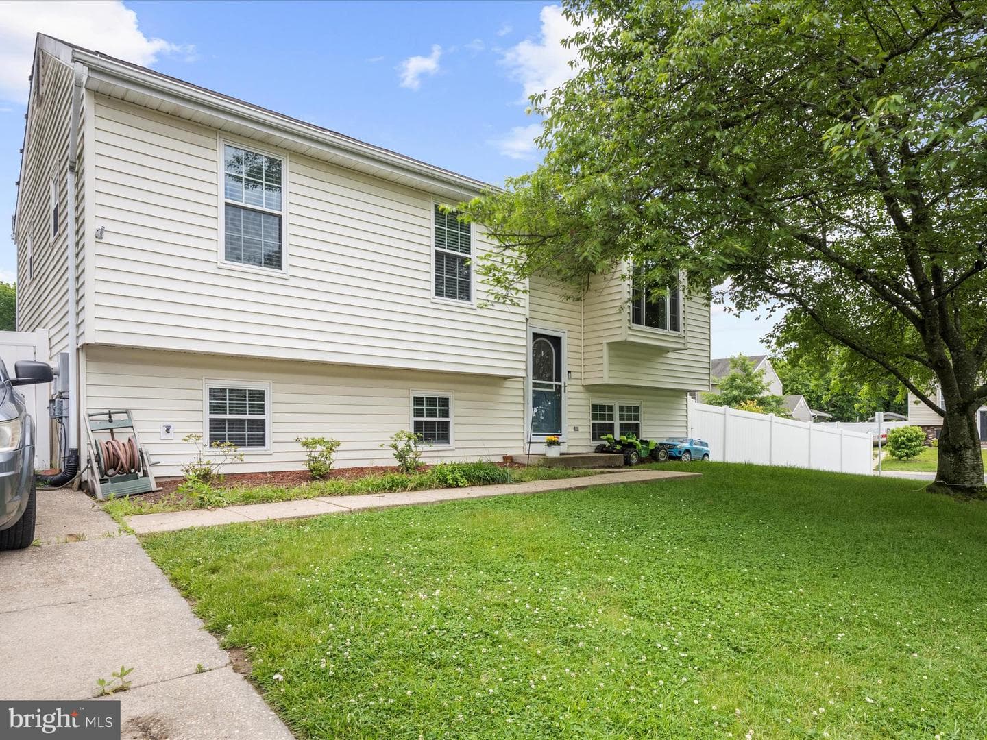 321 Alexis Drive photo 2