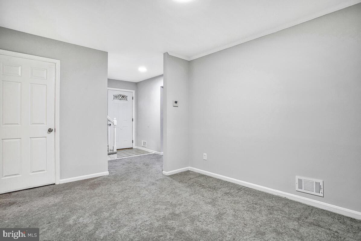 90 Stratford Drive photo 5