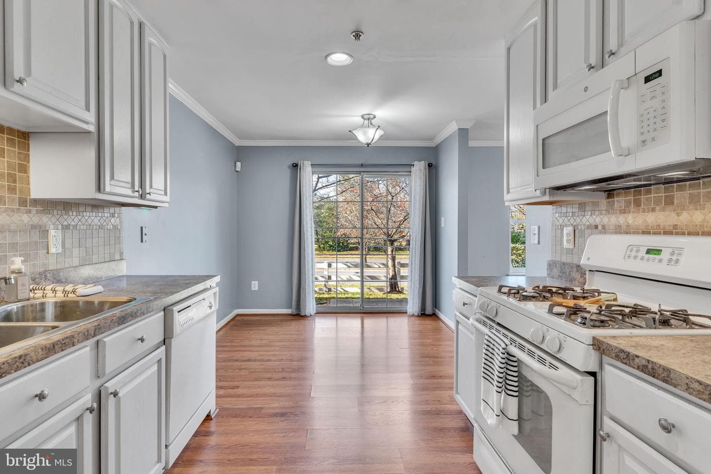 2034 Astilbe Way photo 4