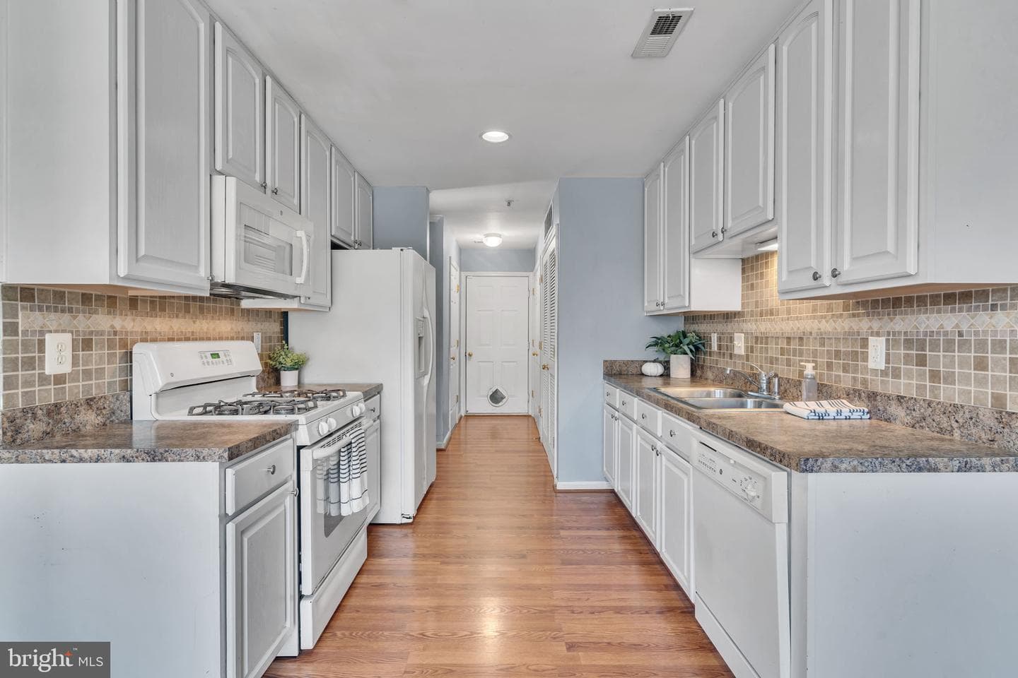 2034 Astilbe Way photo 5