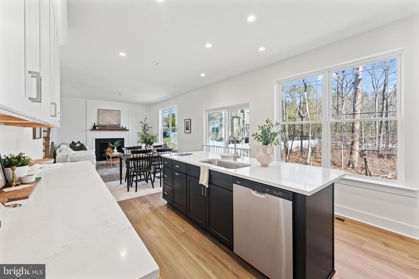 118 Overlea Drive E photo 13