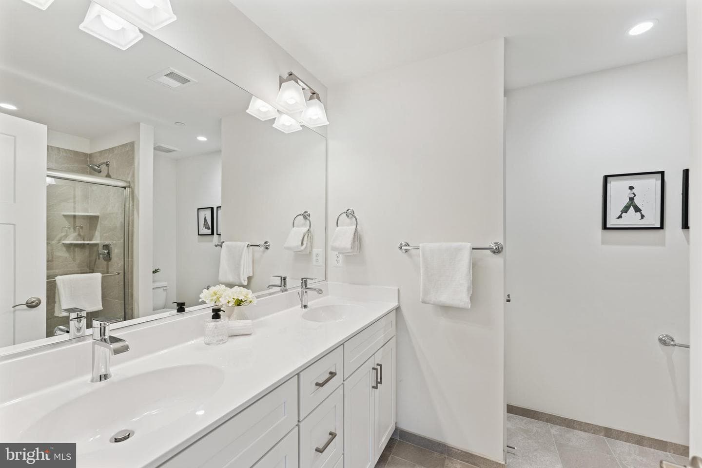 118 Overlea Drive E photo 20