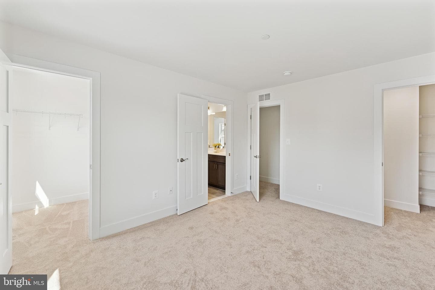 118 Overlea Drive E photo 24