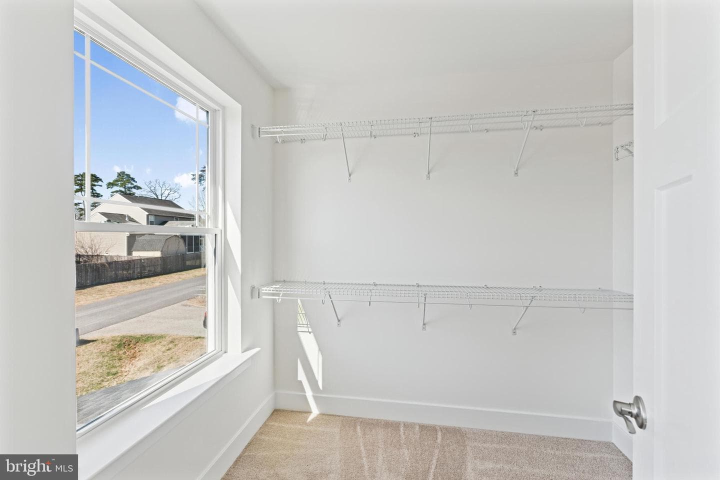 118 Overlea Drive E photo 29